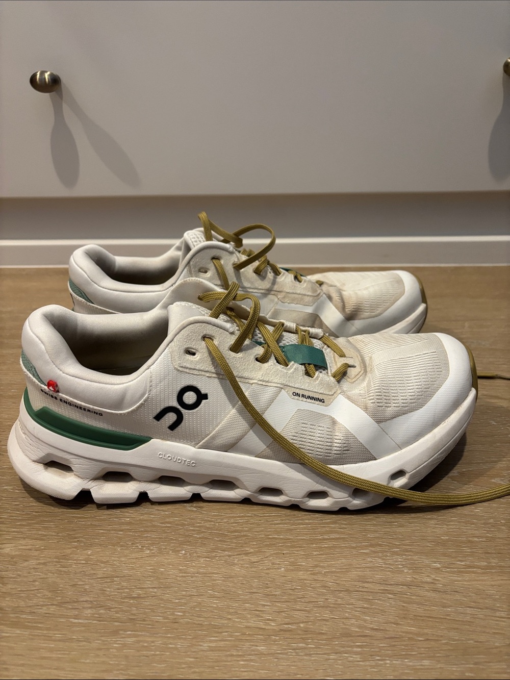 On Running White & Green Running Sneakers - cloudrunner 2